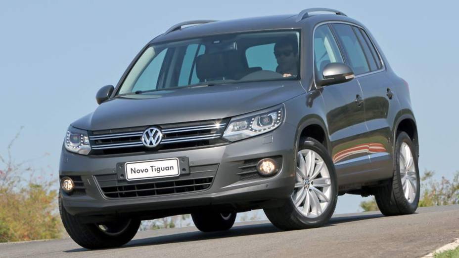 Modelo passou pelo seu primeiro face-lift | <a href="https://quatrorodas.abril.com.br/carros/lancamentos/volkswagen-tiguan-640848.shtml" rel="migration">Leia mais</a>