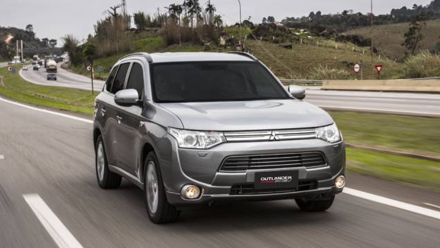 A Mitsubishi lança no Brasil o Outlander PHEV, primeiro veículo híbrido do tipo plug-in à venda no mercado brasileiro | <a href="https://quatrorodas.abril.com.br/carros/lancamentos//mitsubishi-outlander-phev-801241.shtml" target="_blank" rel="migration">Leia mais</a>