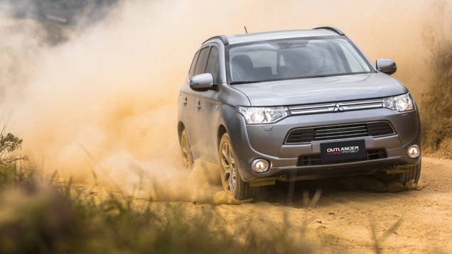 O Outlander PHEV já está à venda nas revendas da marca | <a href="https://quatrorodas.abril.com.br/carros/lancamentos//mitsubishi-outlander-phev-801241.shtml" target="_blank" rel="migration">Leia mais</a> O Outlander PHEV já está à venda nas revendas da marca | <a href="https://quatrorodas.abril.com.br/carros/lancamentos//mitsubishi-outlander-phev-801241.shtml" target="_blank" rel="migration">Leia mais</a>