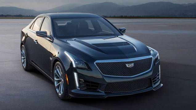 Cadillac revelou o novo CTS-V, que faz estreia no NAIAS | <a href="https://quatrorodas.abril.com.br/noticias/saloes/detroit-2015/cadillac-revela-novo-cts-v-820740.shtml" target="_blank" rel="migration">Leia mais</a>