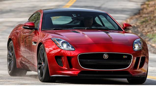 Esportivo recebeu a sua primeira reestilização e agora tem 14 configurações diferentes | <a href="https://quatrorodas.abril.com.br/noticias/fabricantes/jaguar-f-type-ganha-tracao-integral-cambio-manual-868680.shtml" target="_blank" rel="migration">Leia mais</a>