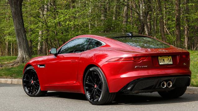 A nova tração AWD atua sob demanda e na maior parte é totalmente enviada às rodas de trás | <a href="https://quatrorodas.abril.com.br/noticias/fabricantes/jaguar-f-type-ganha-tracao-integral-cambio-manual-868680.shtml" target="_blank" rel="migration">Leia mais</a> A nova tração AWD atua sob demanda e na maior parte é totalmente enviada às rodas de trás | <a href="https://quatrorodas.abril.com.br/noticias/fabricantes/jaguar-f-type-ganha-tracao-integral-cambio-manual-868680.shtml" target="_blank" rel="migration">Leia mais</a>