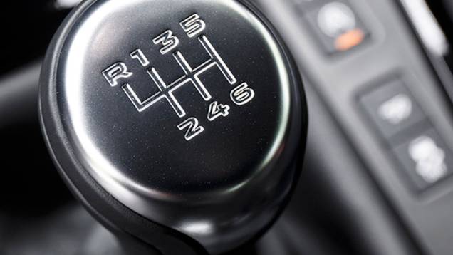 A nova caixa manual conta com seis marchas e é fornecida pela ZF | <a href="https://quatrorodas.abril.com.br/noticias/fabricantes/jaguar-f-type-ganha-tracao-integral-cambio-manual-868680.shtml" target="_blank" rel="migration">Leia mais</a> A nova caixa manual conta com seis marchas e é fornecida pela ZF | <a href="https://quatrorodas.abril.com.br/noticias/fabricantes/jaguar-f-type-ganha-tracao-integral-cambio-manual-868680.shtml" target="_blank" rel="migration">Leia mais</a>