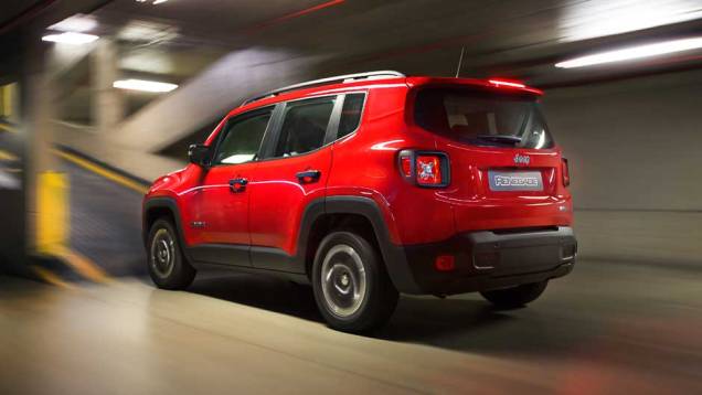 Serão três opções de transmissão no Sport: manual de cinco marchas, automática de seis velocidades (1.8) e automática de nove marchas (2.0 diesel) | <a href="https://quatrorodas.abril.com.br/noticias/fabricantes/saiba-tudo-jeep-renegade-850580.shtml" target="_blank" rel="migration"></a> Serão três opções de transmissão no Sport: manual de cinco marchas, automática de seis velocidades (1.8) e automática de nove marchas (2.0 diesel) | <a href="https://quatrorodas.abril.com.br/noticias/fabricantes/saiba-tudo-jeep-renegade-850580.shtml" target="_blank" rel="migration"></a>