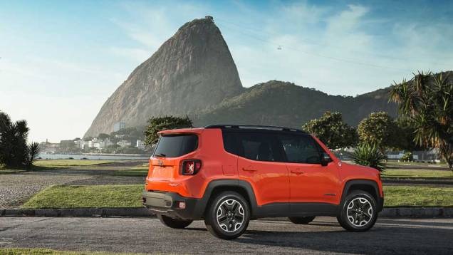 Ela será oferecida apenas com o motor 2.0 turbodiesel e câmbio automático de nove marchas - o mesmo do Cherokee | <a href="https://quatrorodas.abril.com.br/noticias/fabricantes/saiba-tudo-jeep-renegade-850580.shtml" target="_blank" rel="migration">Leia mais</a>