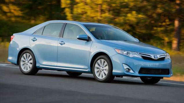 A versão híbrida deve ter boas vendas nos EUA. <a href="https://quatrorodas.abril.com.br/carros/lancamentos/toyota-camry-637524.shtml" rel="migration">Leia mais</a> A versão híbrida deve ter boas vendas nos EUA. <a href="https://quatrorodas.abril.com.br/carros/lancamentos/toyota-camry-637524.shtml" rel="migration">Leia mais</a>