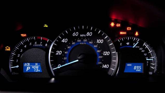 O painel tem grafismo simples, mas fácil leitura. <a href="https://quatrorodas.abril.com.br/carros/lancamentos/toyota-camry-637524.shtml" rel="migration">Leia mais</a> O painel tem grafismo simples, mas fácil leitura. <a href="https://quatrorodas.abril.com.br/carros/lancamentos/toyota-camry-637524.shtml" rel="migration">Leia mais</a>