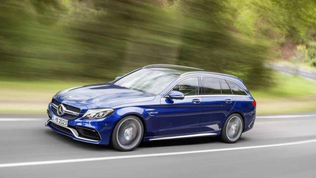 Não menos potente que o sedã, a versão perua leva a família toda com bastante agilidade | <a href="https://quatrorodas.abril.com.br/noticias/saloes/paris-2014/mercedes-benz-revela-detalhes-novo-c63-amg-802146.shtml" rel="migration">Leia mais</a>