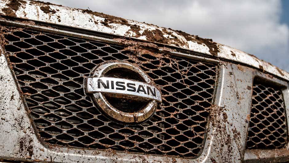 Nas mudan&ccedil;as visuais, a vers&atilde;o 10 Anos traz nova grade e novos para-choques | <a href="https://quatrorodas.abril.com.br/carros/lancamentos/nissan-frontier-10-anos-722845.shtml" rel="migration">Leia mais</a>