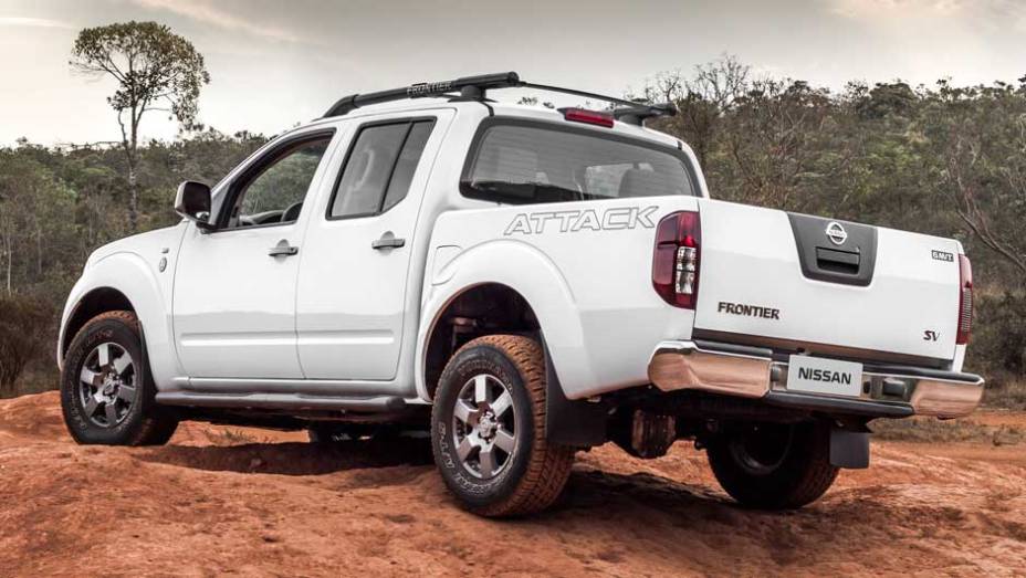 Na versão topo-de-linha, a picape tem controle de estabilidade e distribuição de frenagem em terrenos fora-de-estrada | <a href="https://quatrorodas.abril.com.br/carros/lancamentos/nissan-frontier-10-anos-722845.shtml" rel="migration">Leia mais</a>