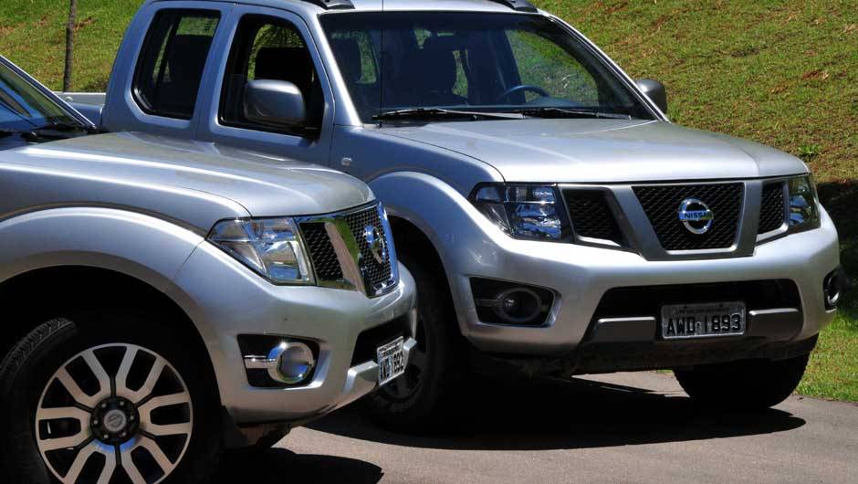 Al&eacute;m da nova grade, as rodas de liga leve tamb&eacute;m s&atilde;o in&eacute;ditas | <a href="https://quatrorodas.abril.com.br/carros/lancamentos/nissan-frontier-10-anos-722845.shtml" rel="migration">Leia mais</a>