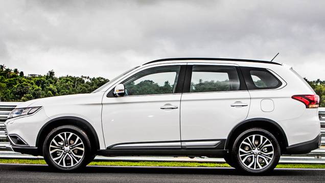 Para a Mitsubishi, o Outlander não é um SUV, mas sim um crossover - <a href="https://quatrorodas.abril.com.br/carros/testes/mitsubishi-new-outlander-2-2l-diesel-870160.shtml" rel="migration">Leia mais</a> Para a Mitsubishi, o Outlander não é um SUV, mas sim um crossover - <a href="https://quatrorodas.abril.com.br/carros/testes/mitsubishi-new-outlander-2-2l-diesel-870160.shtml" rel="migration">Leia mais</a>