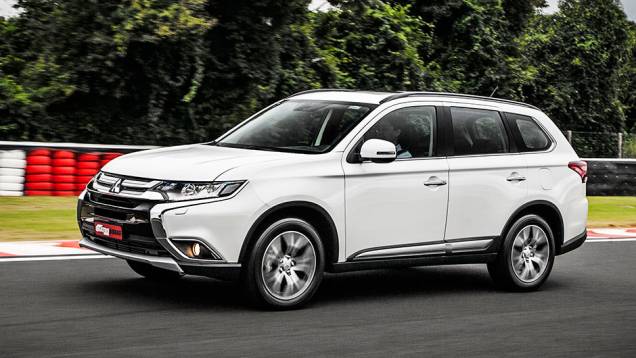 A Mitsubishi, além da reestilização visual, promoveu mudanças em prol do melhor isolamento acústico da cabine - <a href="https://quatrorodas.abril.com.br/carros/testes/mitsubishi-new-outlander-2-2l-diesel-870160.shtml" rel="migration">Leia mais</a>