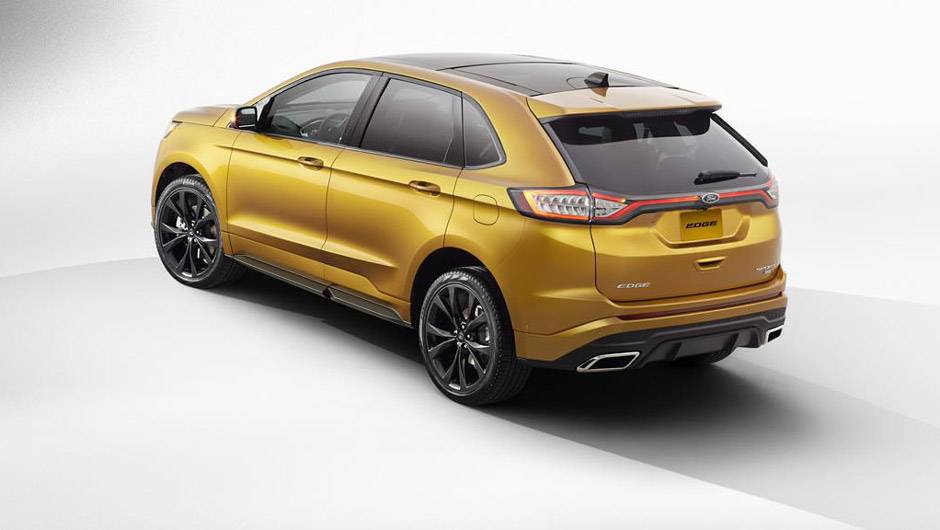 Grandes mudan&ccedil;as na parte de tr&aacute;s, que agora tem lanternas unidas por um friso na tampa do porta-malas | <a href="https://quatrorodas.abril.com.br/noticias/saloes/paris-2014/ford-apresenta-novo-edge-787116.shtml" rel="migration">Leia mais</a>