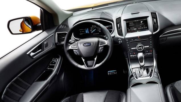 Por dentro as alterações foram mais discretas, com novas saídas de ar-condicionado e revestimentos | <a href="https://quatrorodas.abril.com.br/noticias/saloes/paris-2014/ford-apresenta-novo-edge-787116.shtml" rel="migration">Leia mais</a>