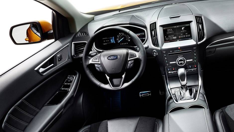 Por dentro as altera&ccedil;&otilde;es foram mais discretas, com novas sa&iacute;das de ar-condicionado e revestimentos | <a href="https://quatrorodas.abril.com.br/noticias/saloes/paris-2014/ford-apresenta-novo-edge-787116.shtml" rel="migration">Leia mais</a>