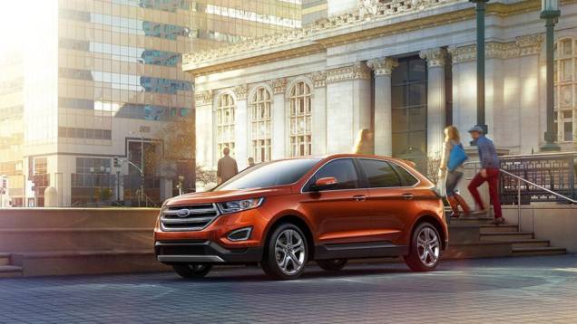Bem equipado, o crossover vem com itens como sensores de estacionamento na frente e atrás, piloto automático adaptativo e alerta de pontos cegos | <a href="https://quatrorodas.abril.com.br/noticias/saloes/paris-2014/ford-apresenta-novo-edge-787116.shtml" rel="migration">L</a> Bem equipado, o crossover vem com itens como sensores de estacionamento na frente e atrás, piloto automático adaptativo e alerta de pontos cegos | <a href="https://quatrorodas.abril.com.br/noticias/saloes/paris-2014/ford-apresenta-novo-edge-787116.shtml" rel="migration">L</a>
