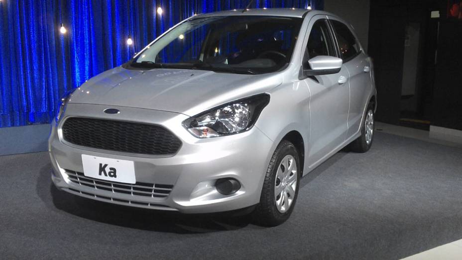 Este é o novo Ka, que será oferecido apenas com carroceria de quatro portas | <a href="https://quatrorodas.abril.com.br/carros/lancamentos/novo-ford-ka-792257.shtml" rel="migration">Leia mais</a>