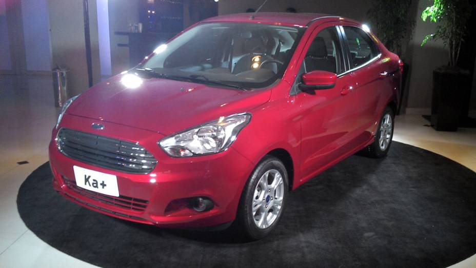 Grande novidade da terceira geração é o lançamento de uma inédita versão sedã nos próximos meses | <a href="https://quatrorodas.abril.com.br/carros/lancamentos/novo-ford-ka-792257.shtml" rel="migration">Leia mais</a>