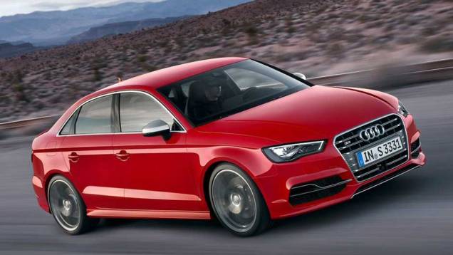 Quem gosta de esportivos pode levar para casa o S3 | <a href="https://quatrorodas.abril.com.br/saloes/new-york/2013/audi-a3-s3-sedan-737169.shtml" rel="migration">Leia mais</a>