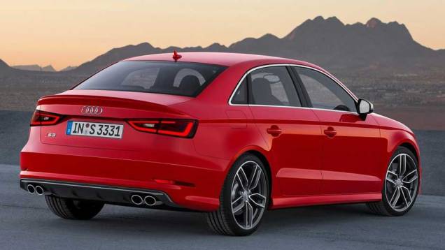 O coração também é diferente: trata-se de um 2.0 TFSI com 300 cv | <a href="https://quatrorodas.abril.com.br/saloes/new-york/2013/audi-a3-s3-sedan-737169.shtml" rel="migration">Leia mais</a>