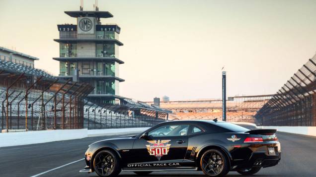 Está será a 98ª edição da lendária corrida | <a href="https://quatrorodas.abril.com.br/noticias/fabricantes/f-indy-apresenta-seu-novo-pace-car-chevrolet-camaro-z-28-777840.shtml" rel="migration">Leia mais</a>