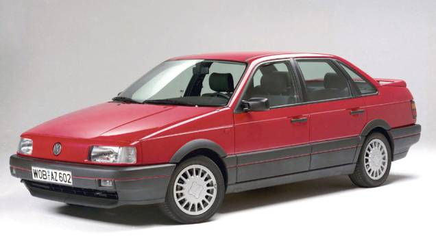 Enquanto isso, na Europa, no mesmo ano estreava a terceira geração do Passat; o carro aproveitava uma versão esticada da plataforma do Golf europeu Enquanto isso, na Europa, no mesmo ano estreava a terceira geração do Passat; o carro aproveitava uma versão esticada da plataforma do Golf europeu