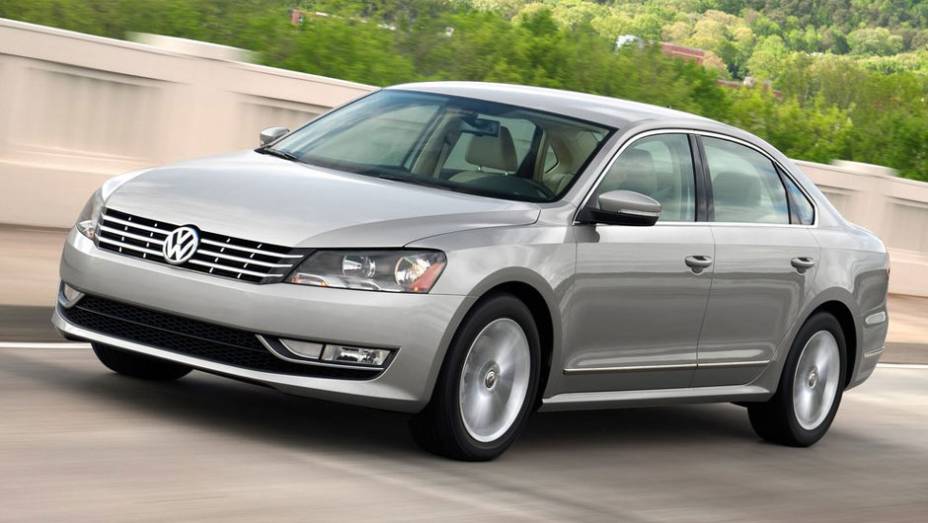 Ao contrário das antigas gerações, a VW lançou um Passat exclusivamente para os EUA; revelado em 2011, ele é 11 centímetros mais longo que o parente europeu (4,87 metros contra 4,76 metros)