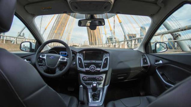 Interior é aconchegante, mas faltam equipamentos oferecidos na concorrência | <a href="https://quatrorodas.abril.com.br/carros/lancamentos/novo-ford-focus-sedan-755333.shtml" rel="migration">Leia mais</a> Interior é aconchegante, mas faltam equipamentos oferecidos na concorrência | <a href="https://quatrorodas.abril.com.br/carros/lancamentos/novo-ford-focus-sedan-755333.shtml" rel="migration">Leia mais</a>