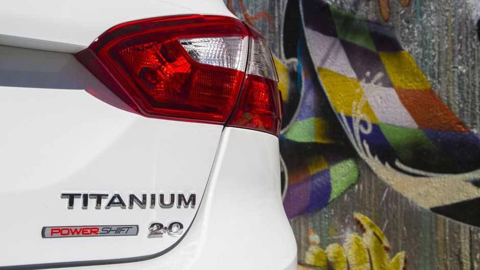 Vers&atilde;o Titanium &eacute; a topo-de-linha e sai por R$ 81.990; op&ccedil;&atilde;o de entrada &eacute; a S, que custa R$ 69.990 | <a href="https://quatrorodas.abril.com.br/carros/lancamentos/novo-ford-focus-sedan-755333.shtml" rel="migration">Leia mais</a>