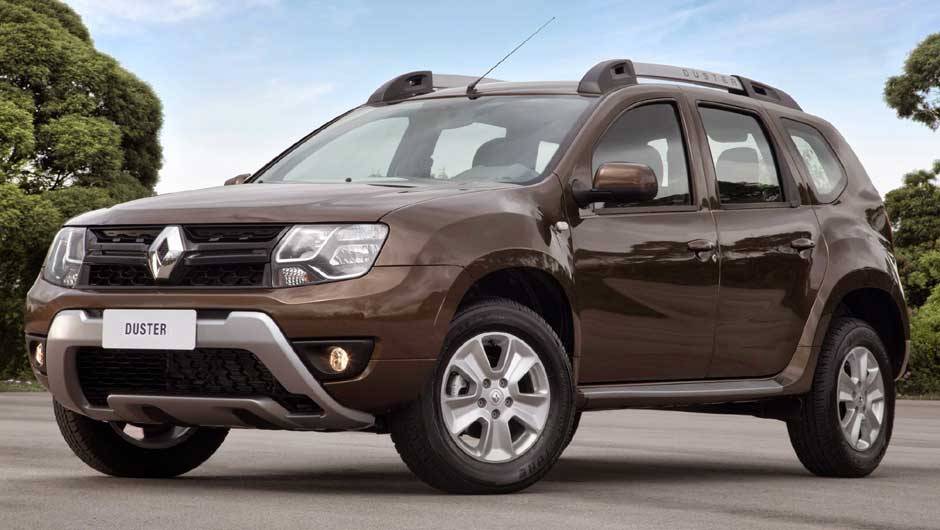 A frente ganhou far&oacute;is com led e uma nova grade frontal, com acabamento preto em vez do cromado | <a href="https://quatrorodas.abril.com.br/noticias/fabricantes/renault-duster-2016-estreia-novo-visual-852094.shtml" target="_blank" rel="migration">Leia mais</a>