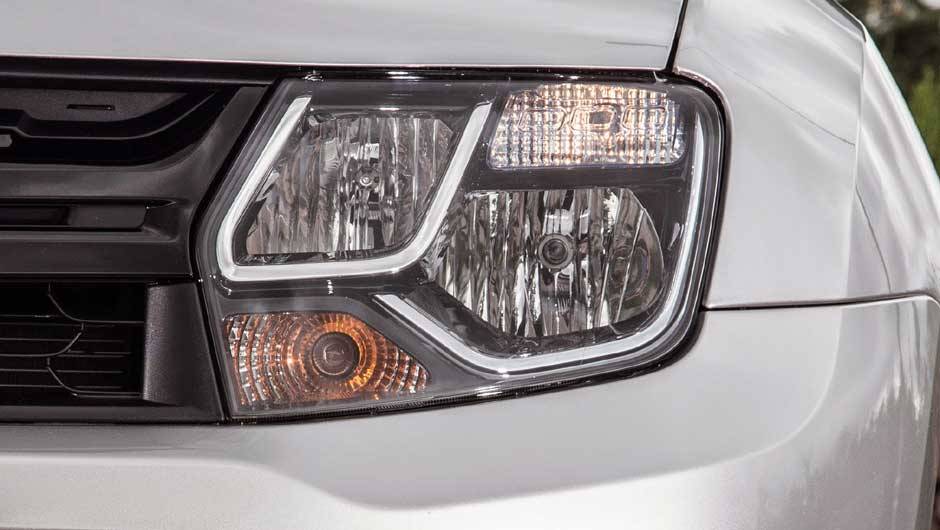 Detalhes dos leds nos far&oacute;is | <a href="https://quatrorodas.abril.com.br/noticias/fabricantes/renault-duster-2016-estreia-novo-visual-852094.shtml" target="_blank" rel="migration">Leia mais</a>