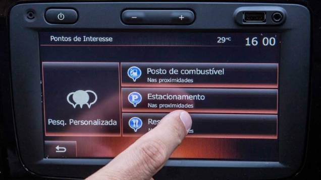 Central multimídia Media NAV Evolution traz acesso a redes sociais e aplicativos | <a href="https://quatrorodas.abril.com.br/noticias/fabricantes/renault-duster-2016-estreia-novo-visual-852094.shtml" target="_blank" rel="migration">Leia mais</a> Central multimídia Media NAV Evolution traz acesso a redes sociais e aplicativos | <a href="https://quatrorodas.abril.com.br/noticias/fabricantes/renault-duster-2016-estreia-novo-visual-852094.shtml" target="_blank" rel="migration">Leia mais</a>