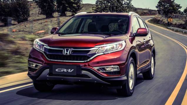 As principais mudanças aconteceram na frente, que traz novos faróis e grade frontal redesenhada | <a href="https://quatrorodas.abril.com.br/noticias/fabricantes/honda-cr-v-reestilizado-chega-r-134-900-882983.shtml" target="_blank" rel="migration">Leia mais</a>