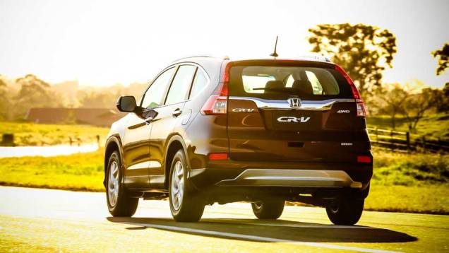 O SUV passa a ser importado do México apenas na versão EXL 4x4, custando R$ 134.900 | <a href="https://quatrorodas.abril.com.br/noticias/fabricantes/honda-cr-v-reestilizado-chega-r-134-900-882983.shtml" target="_blank" rel="migration">Leia mais</a> O SUV passa a ser importado do México apenas na versão EXL 4x4, custando R$ 134.900 | <a href="https://quatrorodas.abril.com.br/noticias/fabricantes/honda-cr-v-reestilizado-chega-r-134-900-882983.shtml" target="_blank" rel="migration">Leia mais</a>
