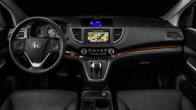Por dentro, a Honda diz ter mudado o desenho do console central e oferece novas opções de revestimento | <a href="https://quatrorodas.abril.com.br/noticias/fabricantes/honda-cr-v-reestilizado-chega-r-134-900-882983.shtml" target="_blank" rel="migration">Leia mais</a> Por dentro, a Honda diz ter mudado o desenho do console central e oferece novas opções de revestimento | <a href="https://quatrorodas.abril.com.br/noticias/fabricantes/honda-cr-v-reestilizado-chega-r-134-900-882983.shtml" target="_blank" rel="migration">Leia mais</a>
