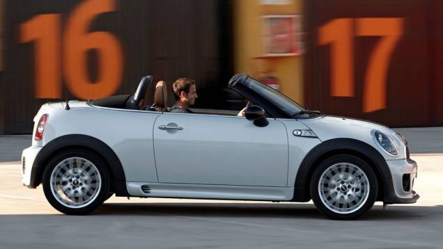 O Roadster é o primeiro carro de dois lugares da marca | <a href="https://quatrorodas.abril.com.br/noticias/mini-roadster-chega-r-132-950-318180_p.shtml" rel="migration">Leia mais</a>