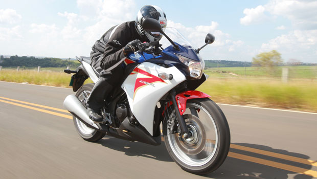 Honda CBR 250R chega às lojas