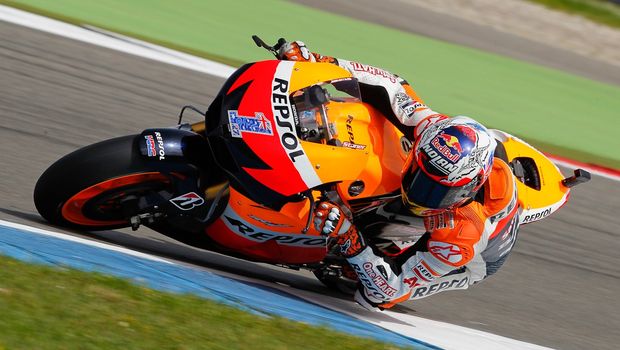 Com acidente de Lorenzo, Stoner encostou na ponta Com acidente de Lorenzo, Stoner encostou na ponta