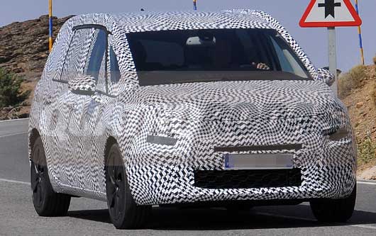 Nova Grand C4 Picasso é flagrada em testes