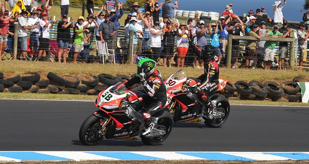 SBK: Aprilia domina corridas em Phillip Island SBK: Aprilia domina corridas em Phillip Island