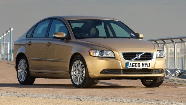 Volvo prepara C60 coupé para 2016