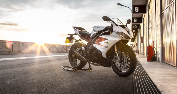 Triumph lança Daytona 675R e Street Triple