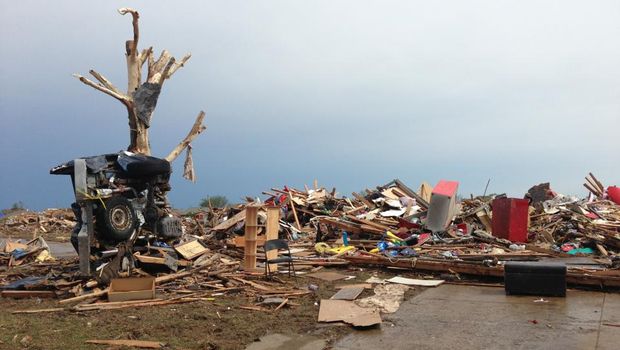 EUA: Montadoras auxiliam vítimas de tornado em Oklahoma