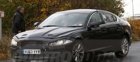 Jaguar testa novo XF