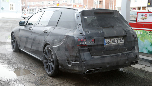 mercedes-benz-c63-amg-3.jpeg mercedes-benz-c63-amg-3.jpeg