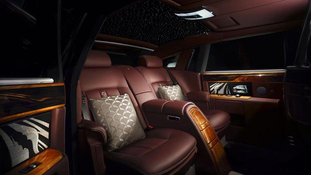 rolls-royce-pinnacle-travel-phantom-interior-traseira.jpeg