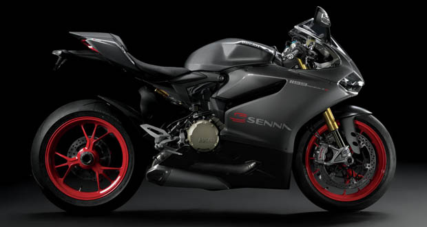 Max Biaggi arremata Ducati 1199 Panigale Senna S Max Biaggi arremata Ducati 1199 Panigale Senna S
