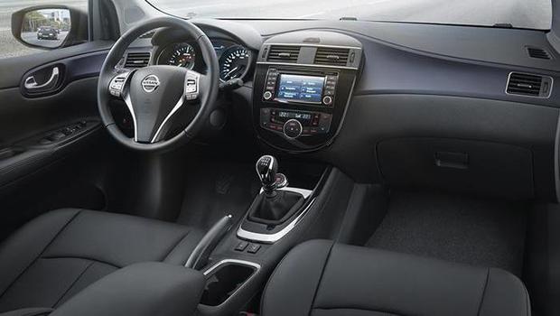 nissan-pulsar-2014-interior.jpeg