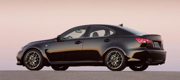 Lexus confirma que sedã IS F deixou de ser produzido